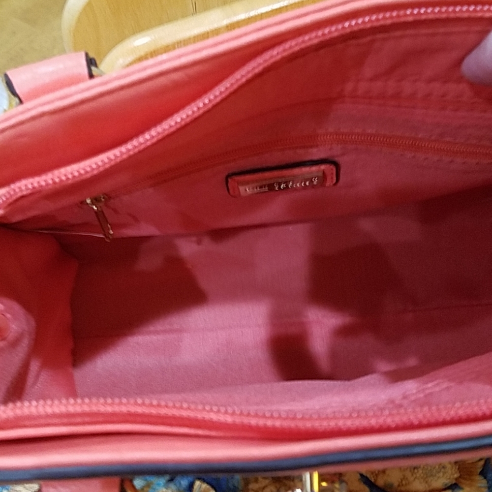 Purses and Wallet - Picture 4 of 4
